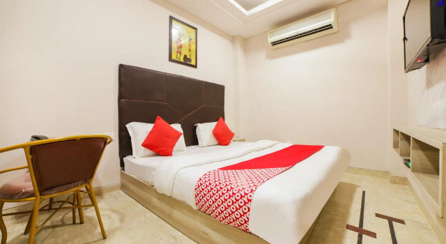 OYO 16978 Hotel Sterling Inn, Забронировать Отель Недорогие отели Нью-Дели, недорого