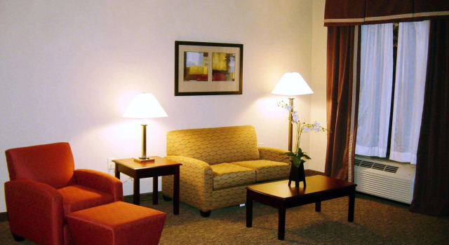 Четырёхместный люкс Hampton Inn & Suites Burlington