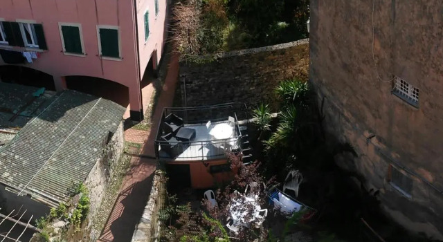 APPARTAMENTO CON GIARDINO, TERRAZZO e GARAGE A DUE PASSI DAL MARE e DALLE CINQUETERRE LT-0486, Забронировать Апартаменты/квартира Отели в центре Леванто, в центре, Парковка