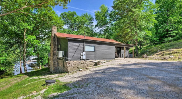 Коттедж с 2 комнатами Waterfront Escape: Ozarks Home + Guest House!