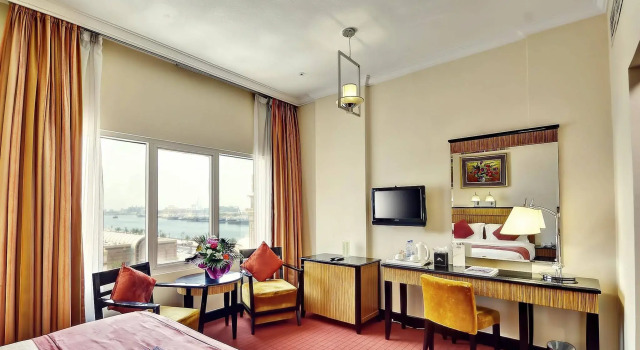 Rayan Hotel Corniche