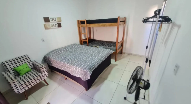 Casa c/ quartos separados + churrasqueira ampla.