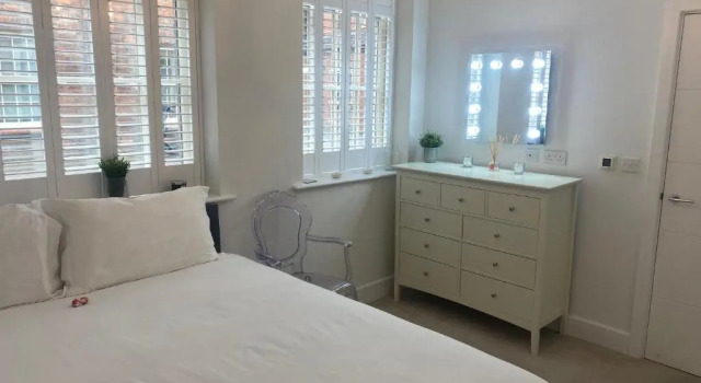 Unrivalled Location Five Star Worcester Apartment, Забронировать Апартаменты/квартира Отели Вустер с парковкой, рядом с Worcestershire County Cricket Club, Парковка