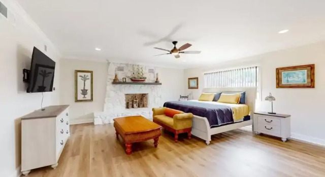 AL Funhouse - Minutes to Beaches OWA Fairhope, Boek Vakantiehuis Hotels in Alabama met parkeren, Parkeren