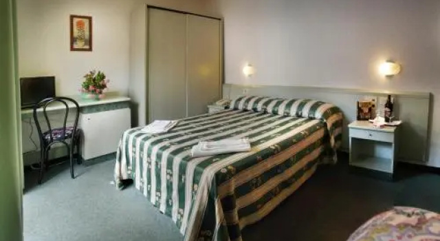 Hotel Aurora, Забронировать Отель Отели Кастильоне-делла-Пеская с парковкой, Парковка