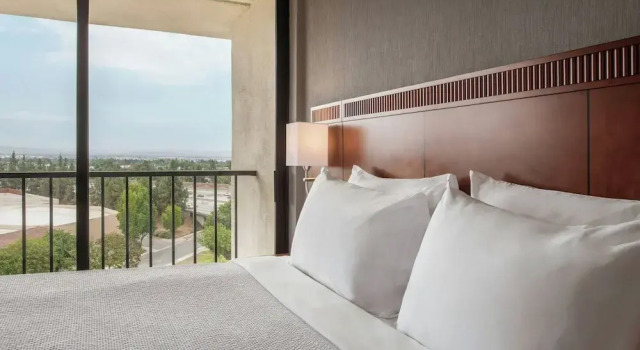 Полулюкс Courtyard by Marriott Los Angeles Pasadena/Monrovia
