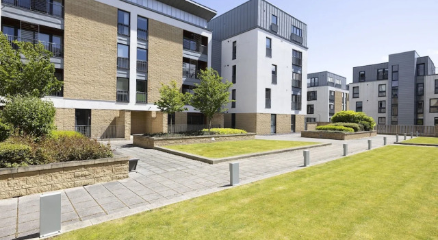 JOIVY Modern 2-Bedroom Flat Near Inverleith Park, Prenota Hotel Hotel a Midlothian con parcheggio, Parcheggio