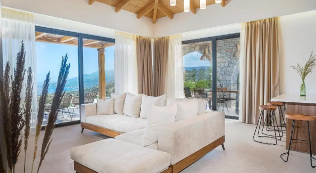 SUOLO di GIOIA Villa with magnificent sea view and infinity pool 18*4m, Забронировать Вилла Отели периферии Ионических островов с парковкой, Парковка