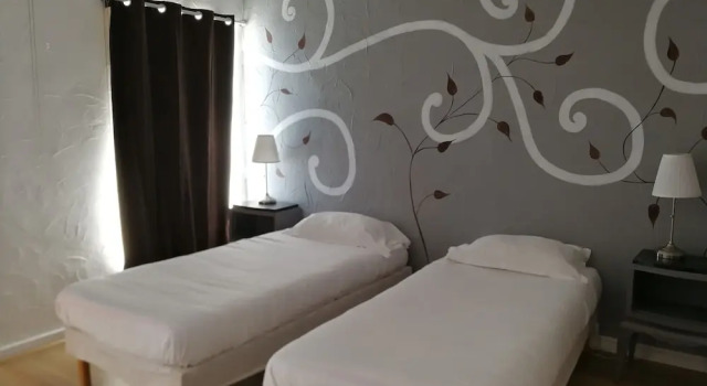 Le Petit Nice, Rezerwuj Hotel Hotele w Rhône z parkingiem, Parking