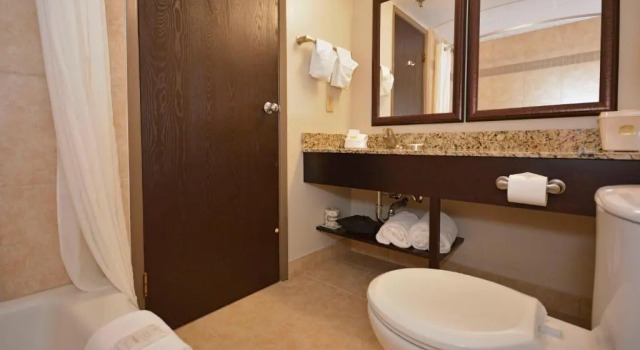 Номер Standard с видом на бассейн Best Western Pembroke Inn & Conference Centre