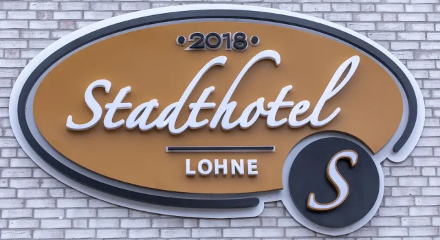 Stadthotel Lohne, Self Check-in & entspannt im Café frühstücken, Забронировать Отель Лоне Oldenburger Muensterland
