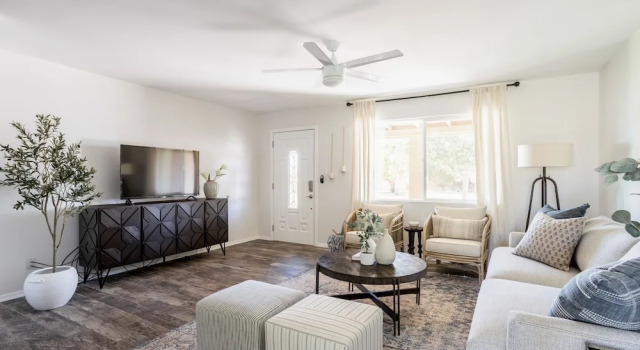 Central & Contemporary Getaway W/ Backyard Oasis 4 Bedroom Home, Забронировать Дом для отпуска Пруд в Темпе Phoenix Metropolitan Area