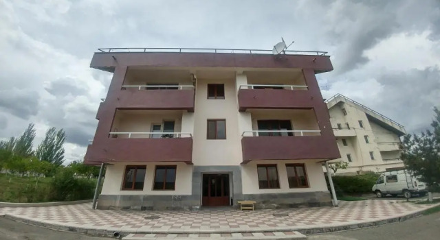 Отель Cross Apartments and Tours