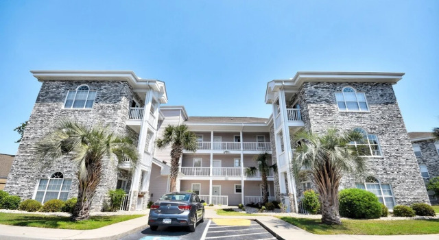 4703 Wild Iris Dr. 304 Magnolia Place 2 Bedroom Condo by Redawning, Забронировать Апартаменты/квартира Отели Миртл-Бич с парковкой, рядом с PineHills Palmetto at Myrtlewood Golf Club, Парковка
