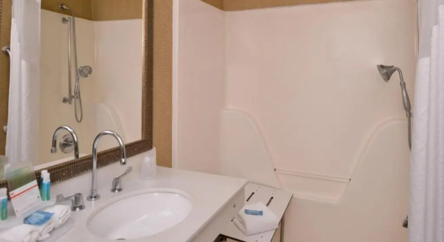 Четырёхместный люкс Spark By Hilton North Little Rock