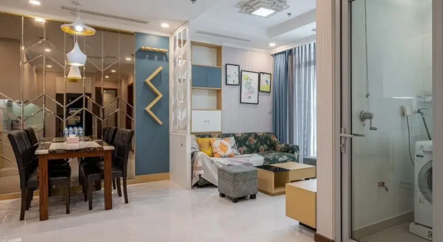 Апартаменты Superior с 2 комнатами с балконом и с видом на внутренний двор Vinhomes Royal Apartment