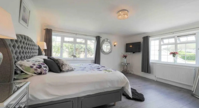Коттедж Inviting 7-bed House With sea Views in Hythe