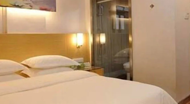 Yi Ran Si Ji Hotel, Rezerwuj Hotel Hotele w Nanning z parkingiem, Parking