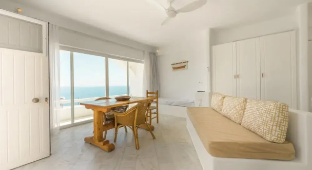 Люкс Executive с видом на море Eagles Nest Mykonos Suites & Apartments - Shared Pool & Jacuzzis