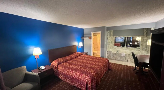 Deluxe suite Executive Inn and Suites Jackson