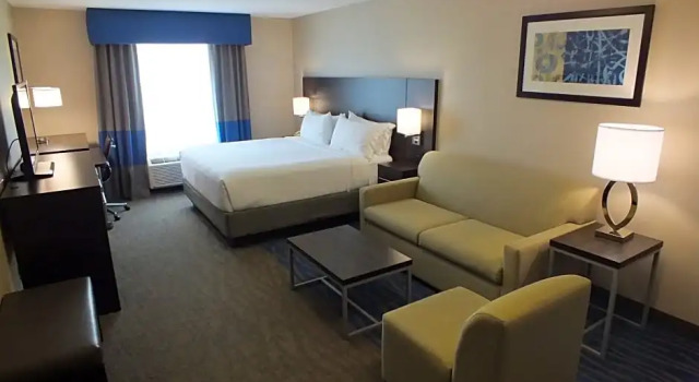 Четырёхместный люкс Holiday Inn Hotel & Suites Regina by IHG