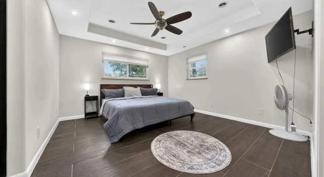 San Antonio Retreat 5br Sleeps 9 near Fiesta Tx 5 Bedroom Home, Book Feriehus Sommerhuse i Bexar County, Hytte