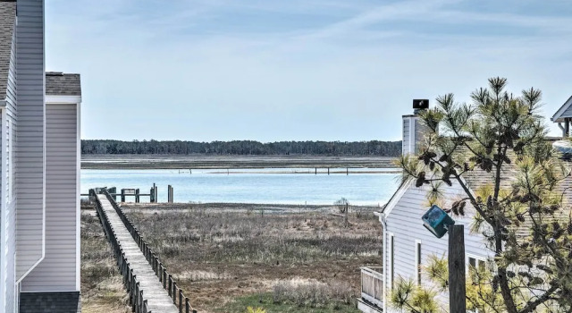Апартаменты с 2 комнатами с балконом Chincoteague Townhome w/ Pony Views From Deck!