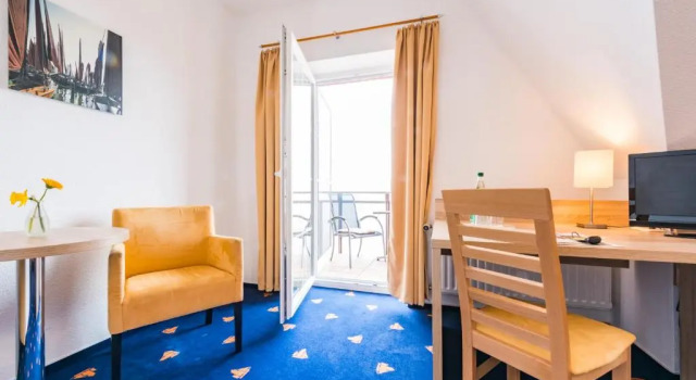 Двухместный номер Standard с балконом и с видом на озеро Hotel und Restaurant Boddenhus