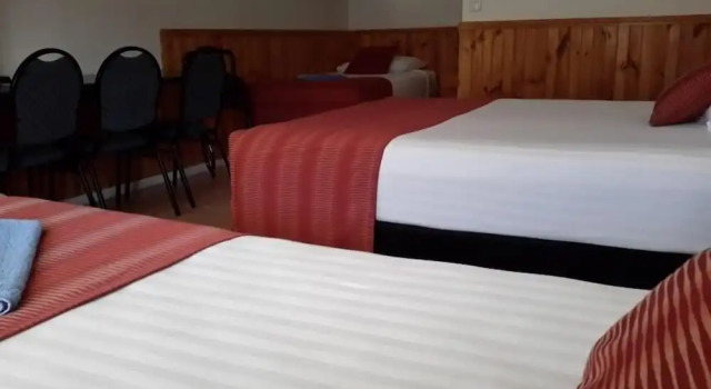Четырёхместный семейный номер Standard Twin Towns Motel