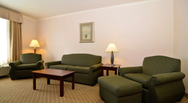 Четырёхместный люкс Best Western Plus Country Park Hotel