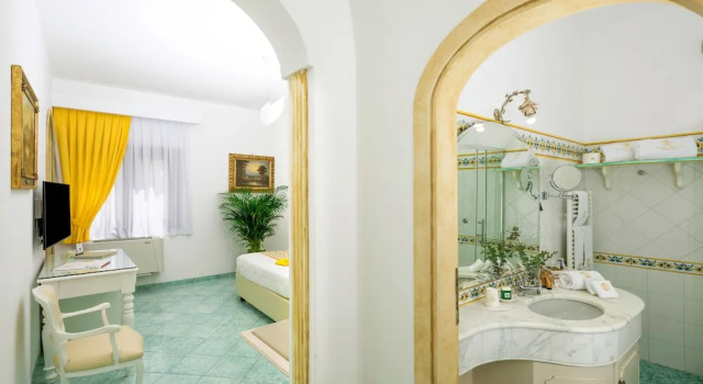 Двухместный номер Standard с балконом и с частичным видом на море Hotel Royal Prisco