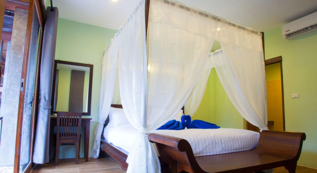 Koh Tao Beach Club