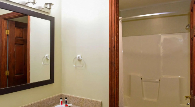 Четырёхместный номер Standard Quality Inn Great Barrington