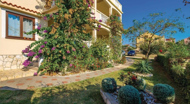 Awesome Home in Povljana With Wifi and 2 Bedrooms, Rezerwuj Hotel Povljana 