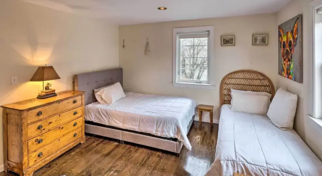 Коттедж Bridgeport Vacation Rental - Walk to Beach!