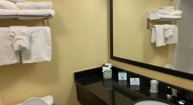 Двухместный номер Standard oceanfront Best Western Ocean Sands Beach Resort