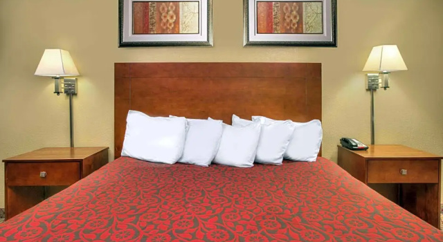 Номер Standard Days Inn by Wyndham Gulfport