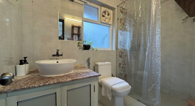 Номер Deluxe с балконом Deodar Bungalow & Cottage by Trikone