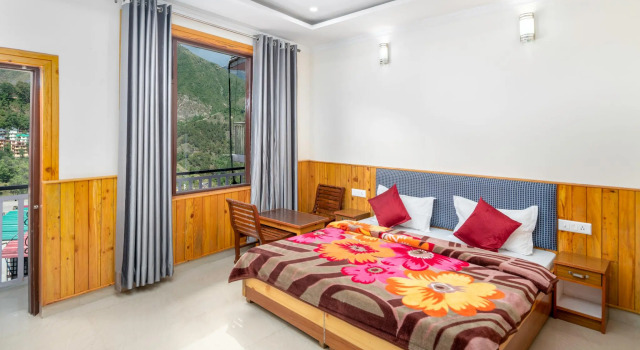 Номер Deluxe The Posh Hotel near Mall Road with Hassle Free Covered Parking