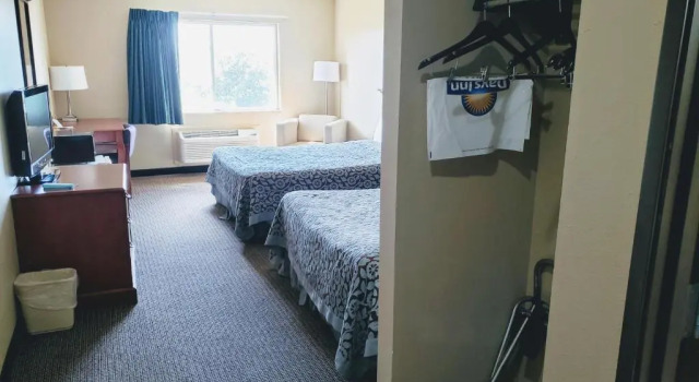 Четырёхместный номер Standard Days Inn & Suites by Wyndham Morris I-80
