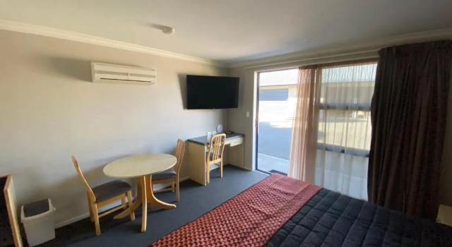 Студия Executive Grove Park Motor Lodge