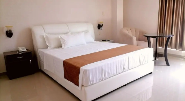 Joneya Hotel, Забронировать Отель Отели Ламбайеке с завтраком, Завтраки