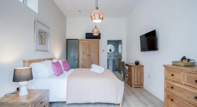 Suite 12 - Sleeping Giant Hotel - PEN Y CAE Inn