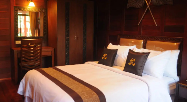 Вилла с балконом и с видом на воду Ruenkanok Thaihouse Resort