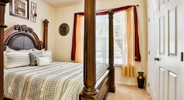 Delightful Lakefront Townhome With Pool, Volleyball, Fast Wifi & AC