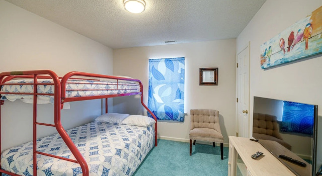 Коттедж с 4 комнатами с балконом Charming Nags Head Retreat: Half-mi to State Park!