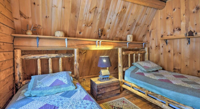 Коттедж Rustic Madison 'treehouse' Cabin With Game Room!