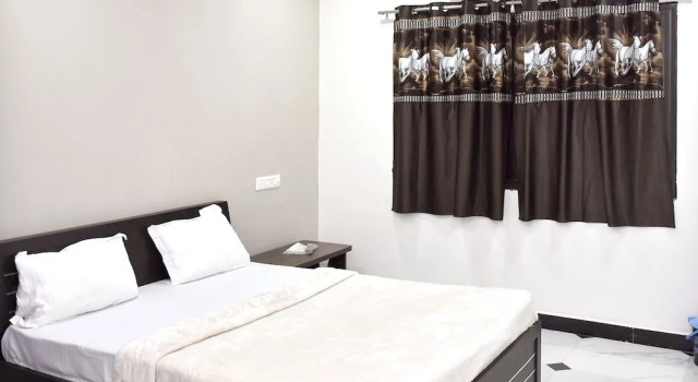 Hotel Zorba, Rezerwuj Hotel Hotele w Bhuj z parkingiem, Parking
