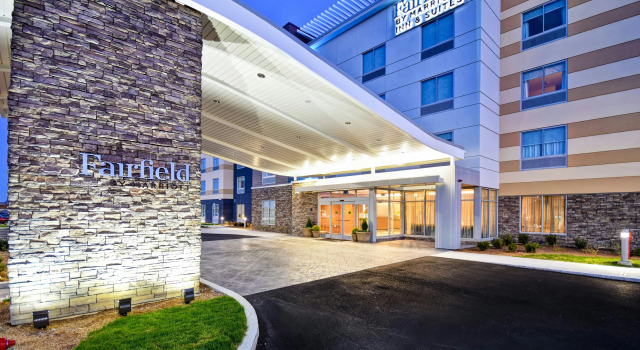 Fairfield Inn & Suites by Marriott Plymouth, Забронировать Отель Плимут Массачусетс, рядом с Пивоваренная компания Mayflower