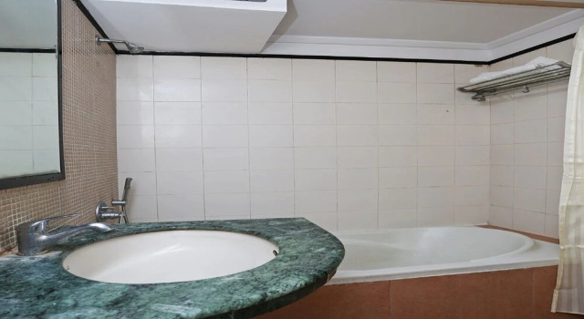 Двухместный люкс Vaccinated Staff- Capital O 3844 Hotel Kd Palace
